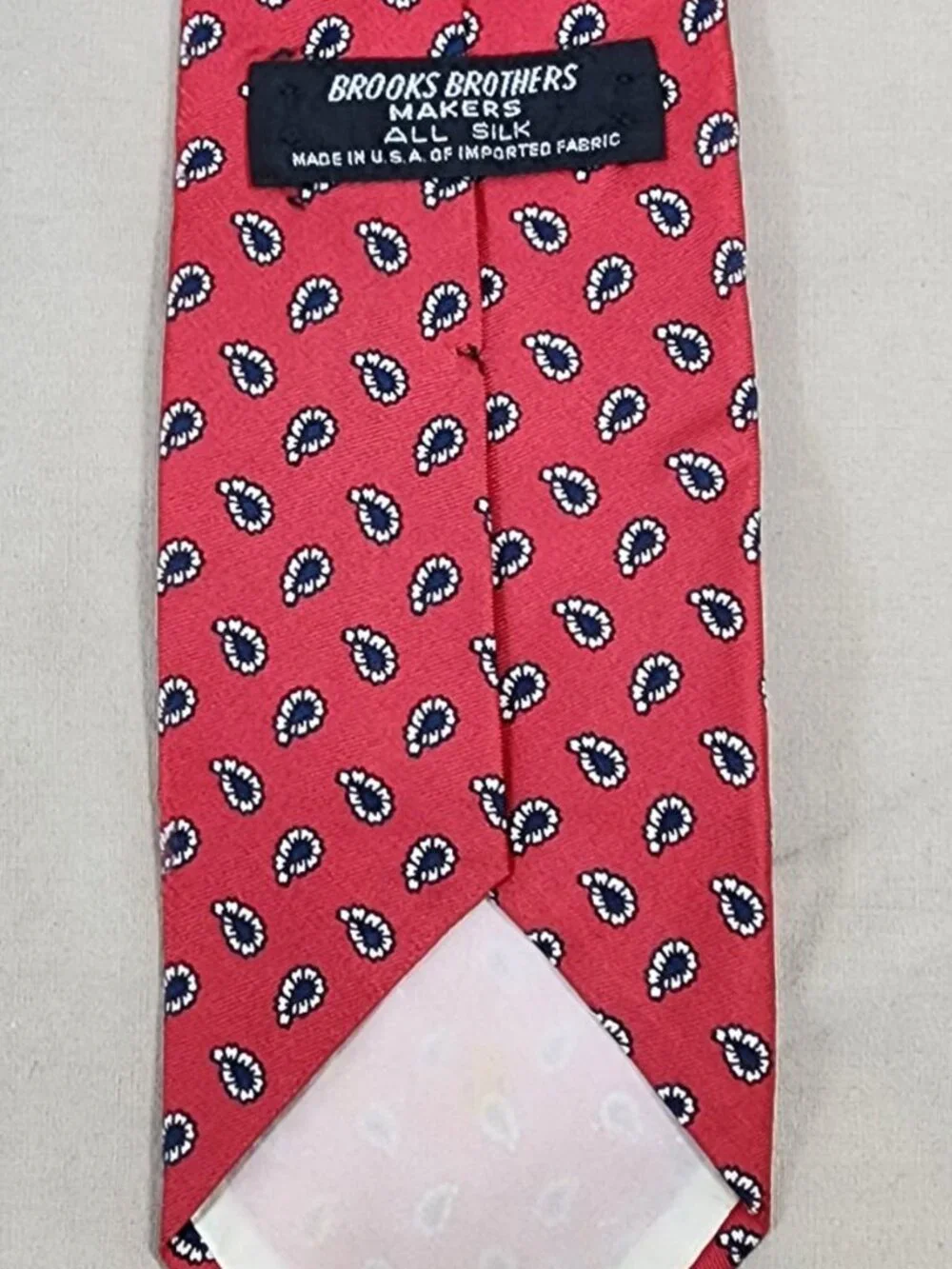 Brooks Brothers Men's Red Paisley Silk Necktie Classic Business Formal 58x3.25